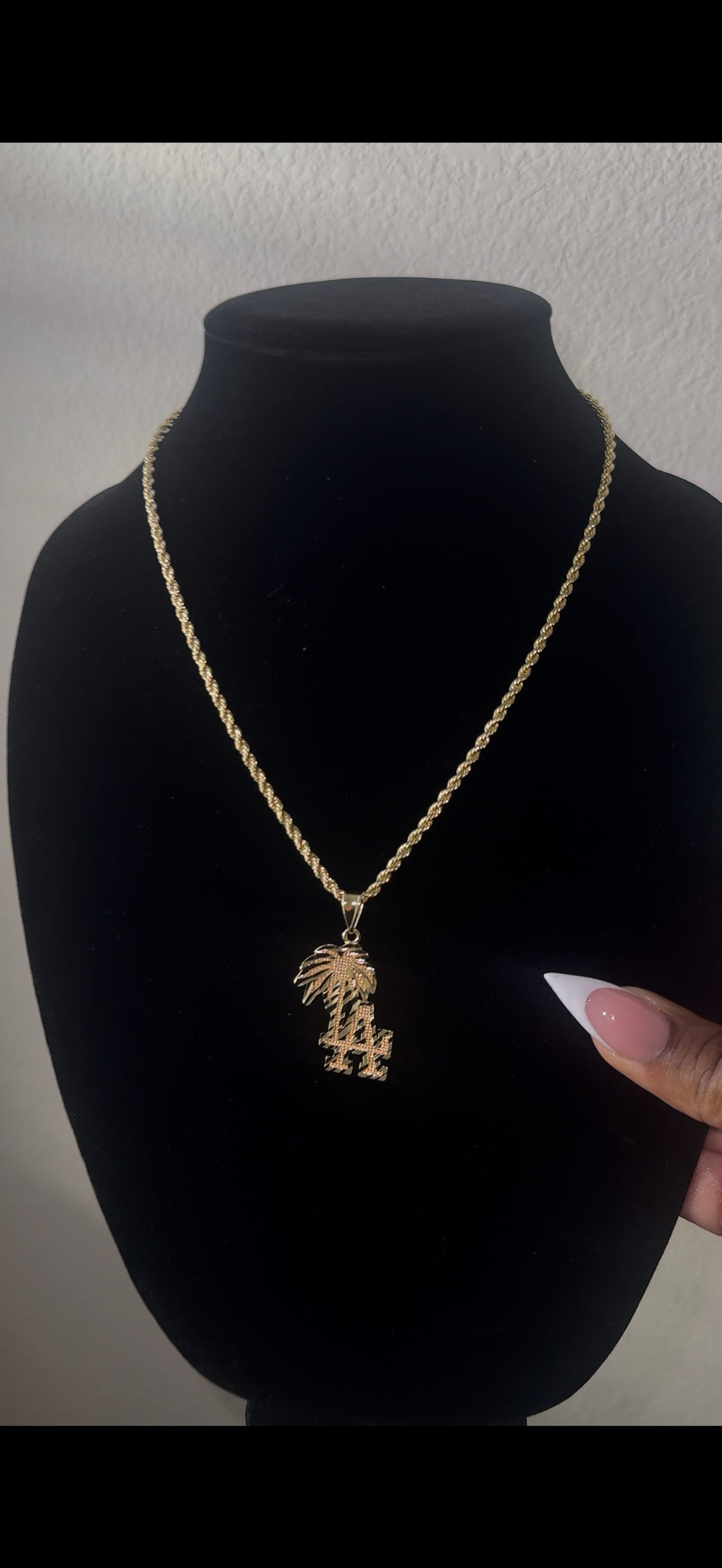 LA palm tree necklace
